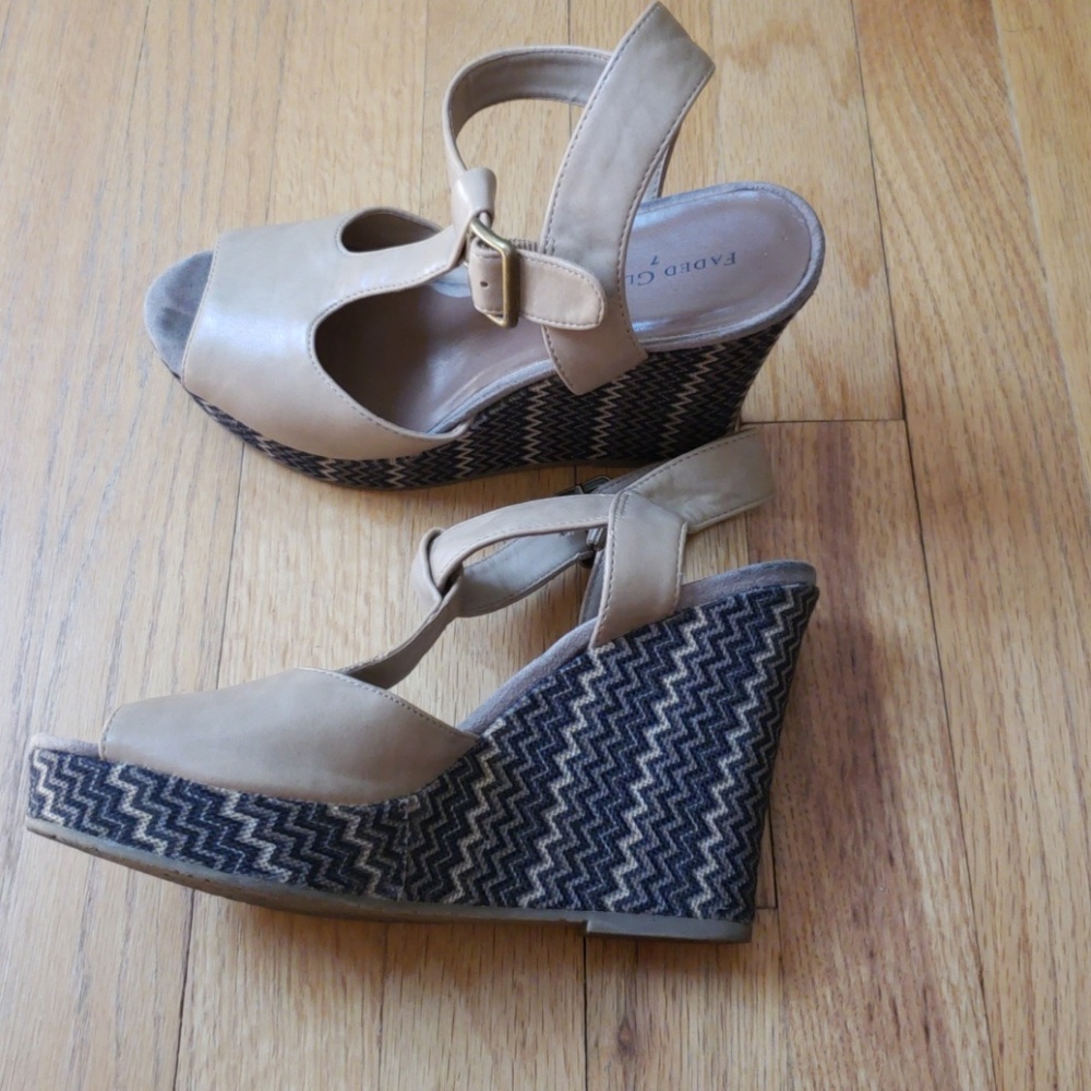 Sandals - Picture 2 of 4